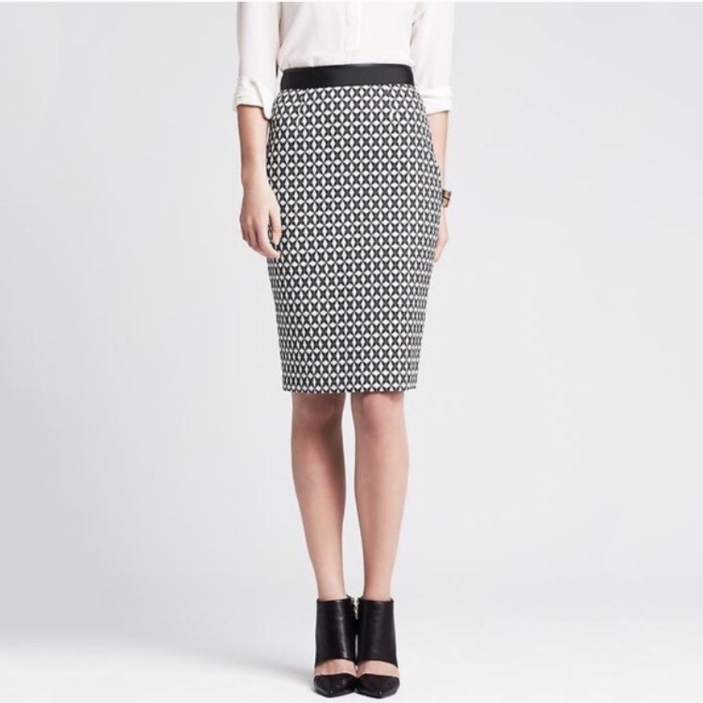 Banana Republic B&W Star Jacquard Pencil Skirt